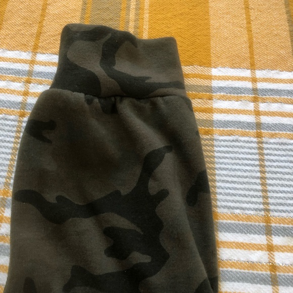 Men’s Fleece Camo/ Zipper Hoodie & Pants Set - Picture 4 of 6